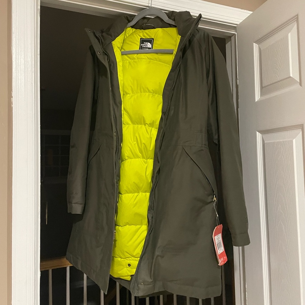 The North face Women’s Artic Parka w/tags